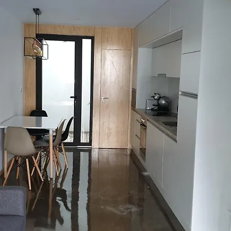 Cais Dos Mercanteis City House בית נופש *